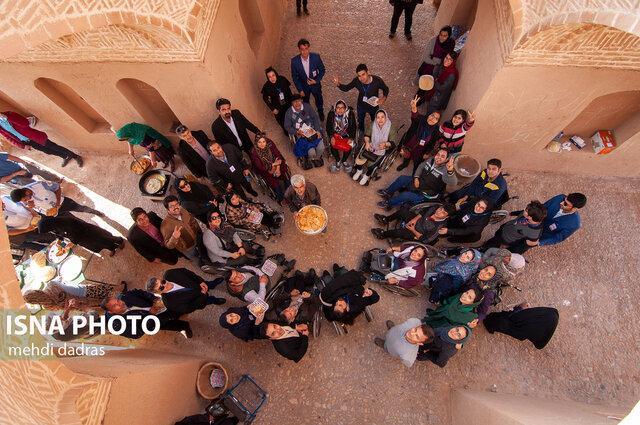 بازدید معلولین از بناهای تاریخی برای اولین بار در جشنواره بازدید معلولین از بناهای تاریخی برای اولین بار در جشنواره معلولین یزد