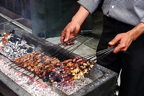 شرایط خطرناک کباب و جگرفروشی های دستفروش شیراز ، سلامت شهروندان تهدید می شود